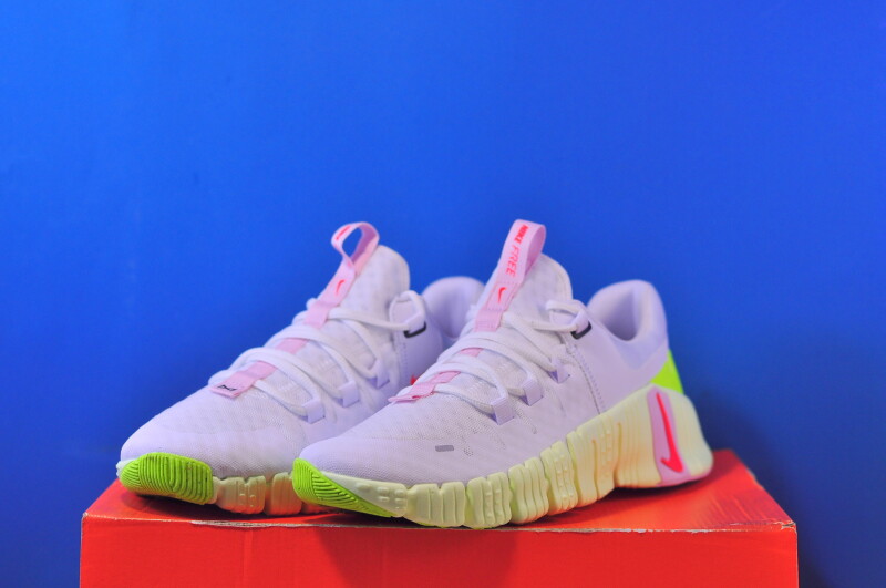 Кросівки Nike Free Metcon 5 DV3950-104 - Зображення 1