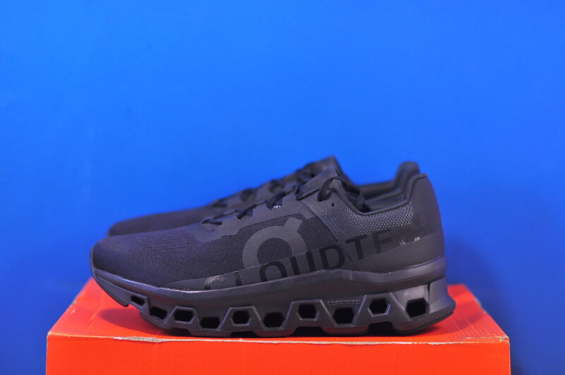 Кросівки On Cloudmonster Black 61.99025