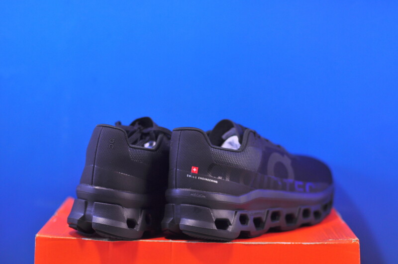 Кросівки On Cloudmonster Black 61.99025 - Зображення 2