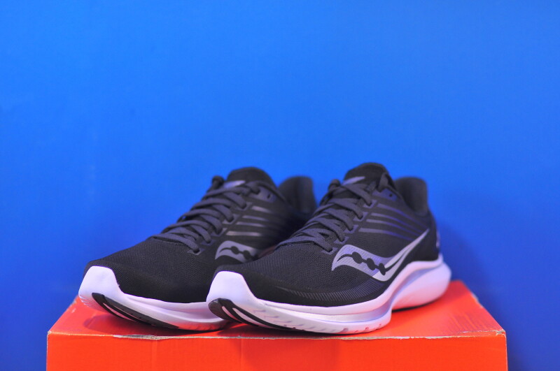 Кросівки Saucony Kinvara 12 Black S20619-45 - Зображення 1