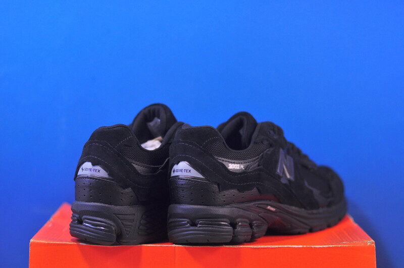 Кросівки New Balance 2002R Protection Pack Gore-Tex U2002DXB - Зображення 2