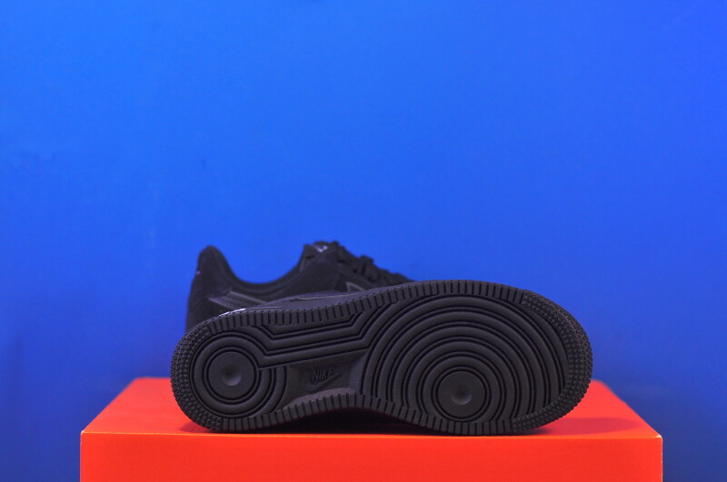 Кросівки Nike Air Force 1 07 Lv8 Black IQ0292-010 - Зображення 4