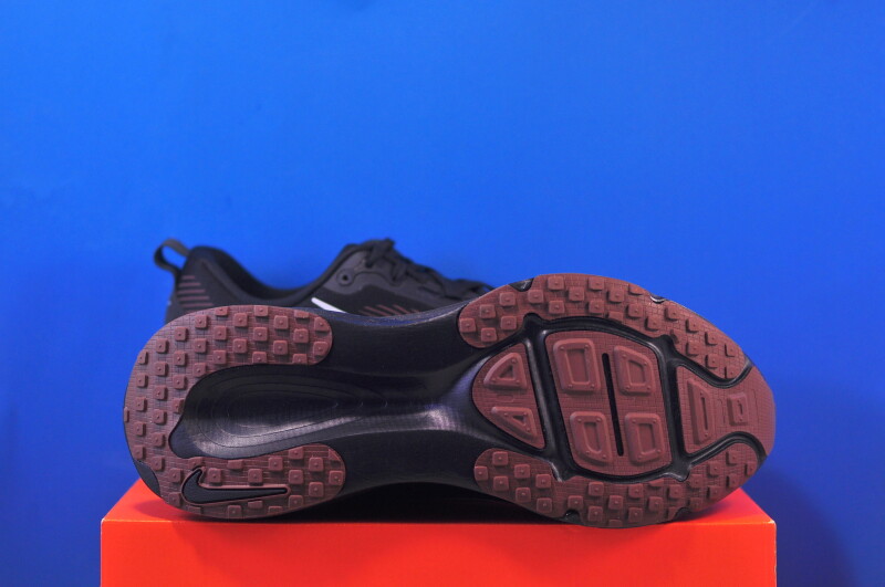 Кросівки Nike Vomero 18 IH4454-001 - Зображення 4