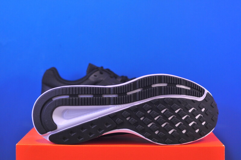 Кросівки Nike Run Swift 3 CU3517-004 - Зображення 4