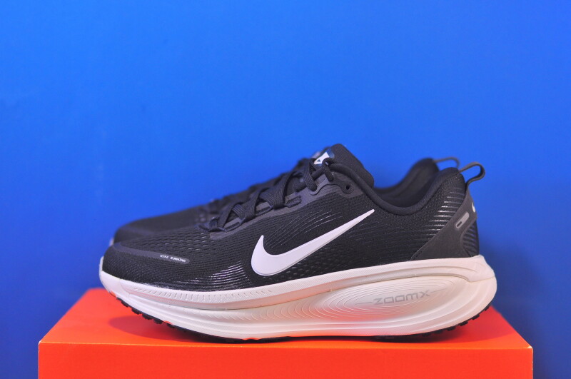 Кросівки Nike Vomero 18 HM6803-007