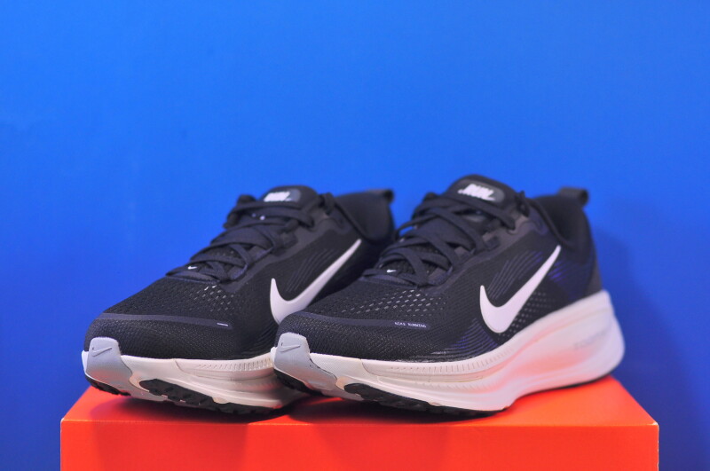 Кросівки Nike Vomero 18 HM6803-007 - Зображення 1