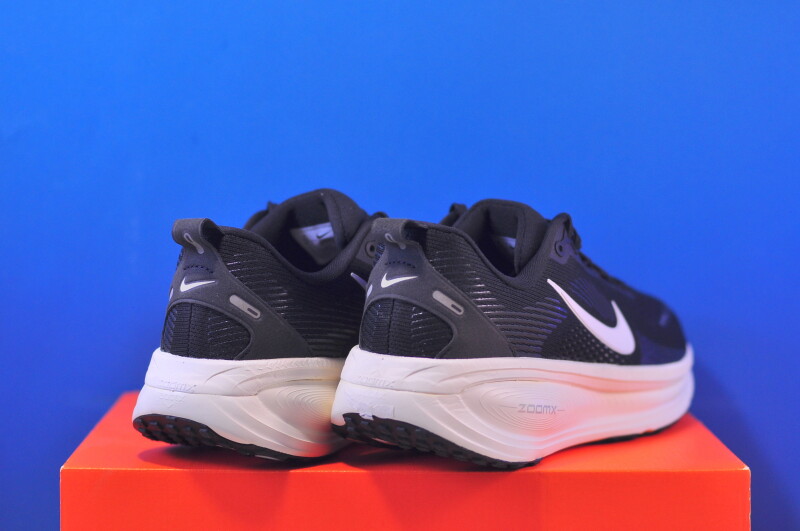 Кросівки Nike Vomero 18 HM6803-007 - Зображення 2