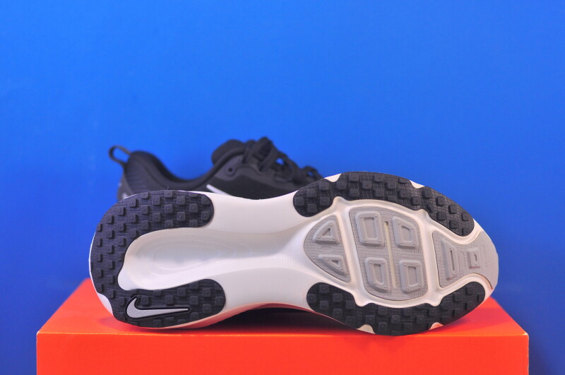 Кросівки Nike Vomero 18 HM6803-007 - Зображення 4