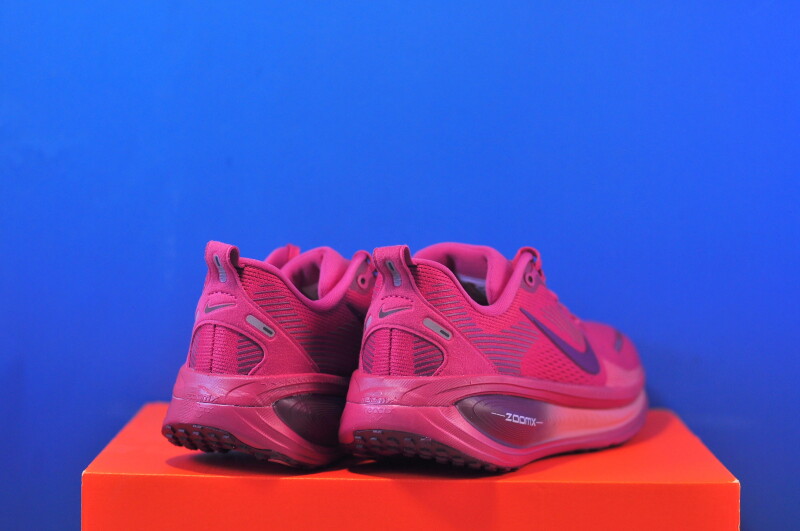 Кросівки Nike Vomero 18 HM6804-604 - Зображення 2