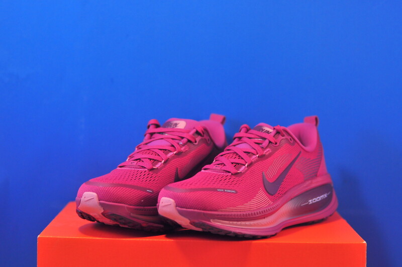 Кросівки Nike Vomero 18 HM6804-604 - Зображення 1