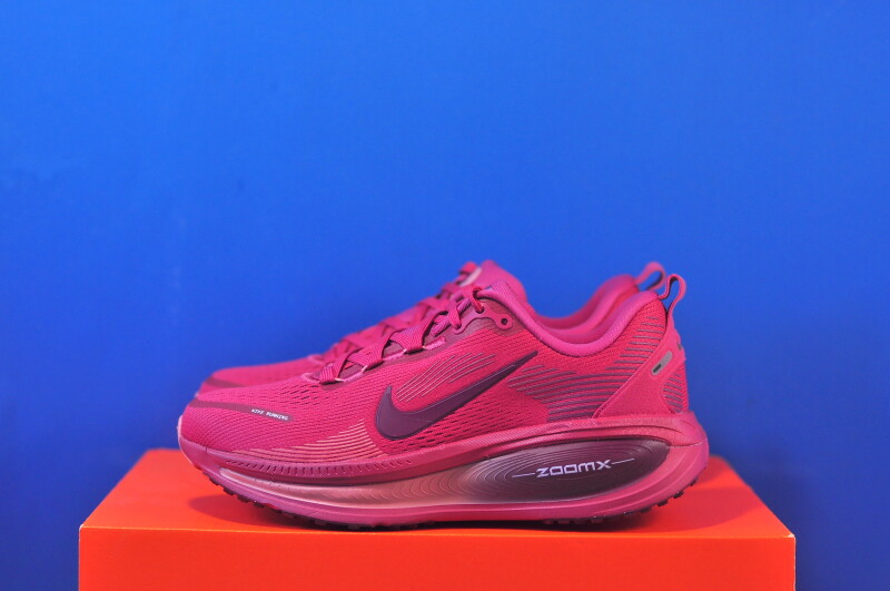 Кросівки Nike Vomero 18 HM6804-604
