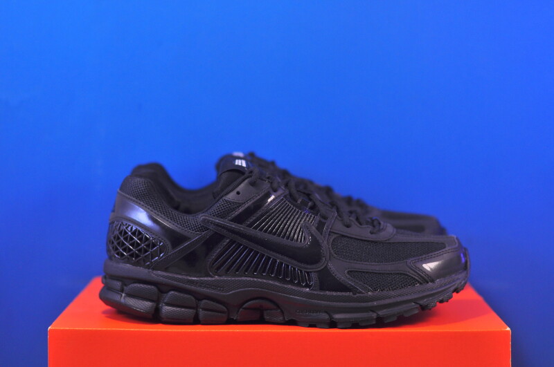 Кросівки Nike Zoom Vomero 5 FZ3313-001 - Зображення 3