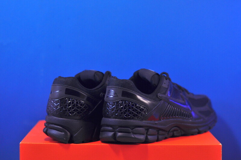 Кросівки Nike Zoom Vomero 5 FZ3313-001 - Зображення 2