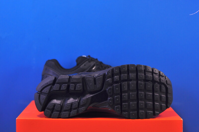 Кросівки Nike Zoom Vomero 5 FZ3313-001 - Зображення 4
