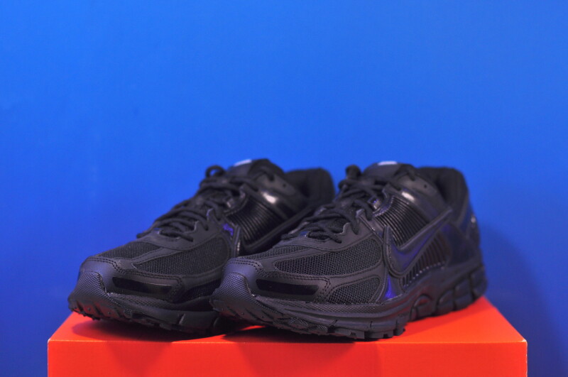 Кросівки Nike Zoom Vomero 5 FZ3313-001 - Зображення 1