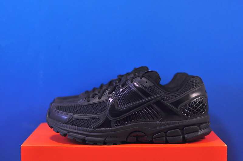 Кросівки Nike Zoom Vomero 5 FZ3313-001