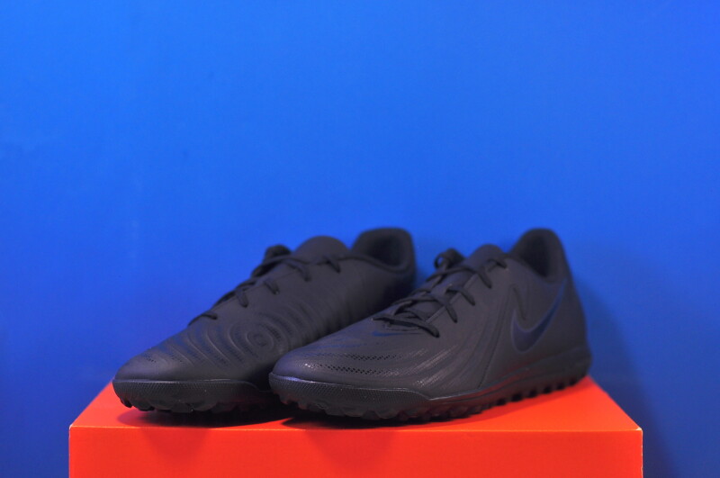 Сороканіжки Nike Phantom GX II Club TF FJ2587-002 - Зображення 1