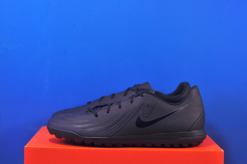 Сороканіжки Nike Phantom GX II Club TF FJ2587-002