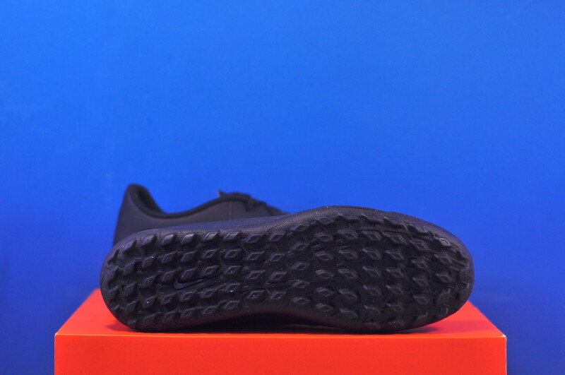Сороканіжки Nike Phantom GX II Club TF FJ2587-002 - Зображення 4