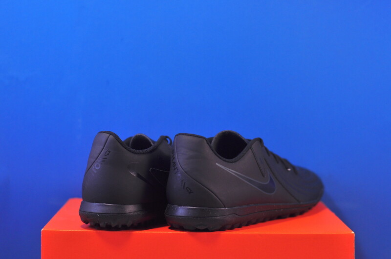 Сороканіжки Nike Phantom GX II Club TF FJ2587-002 - Зображення 2
