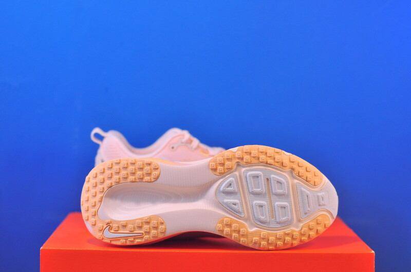 Кросівки Nike Air Zoom Vomero 18 Beige HM6804-800 - Зображення 4