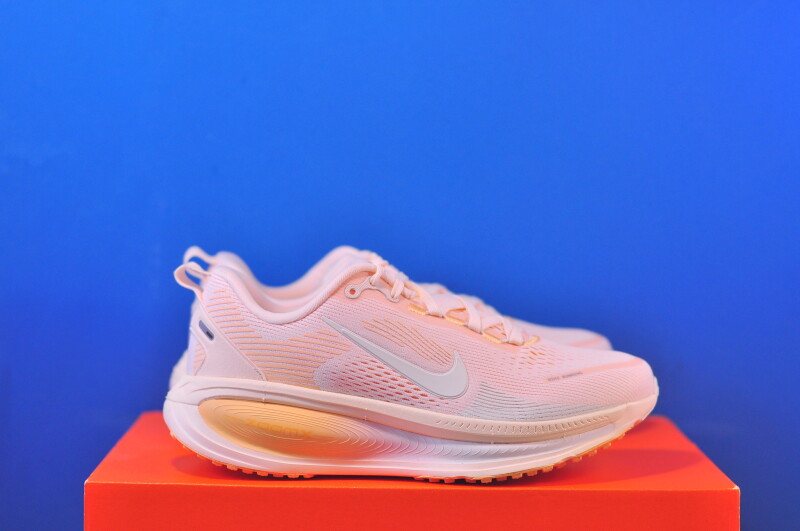 Кросівки Nike Air Zoom Vomero 18 Beige HM6804-800 - Зображення 3