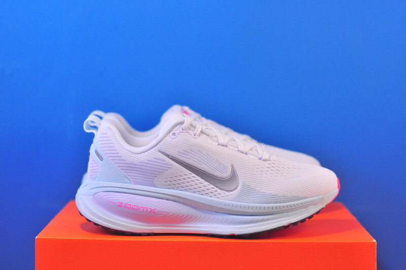 Кросівки Nike Air Zoom Vomero 18 IO7438-100 - Зображення 3