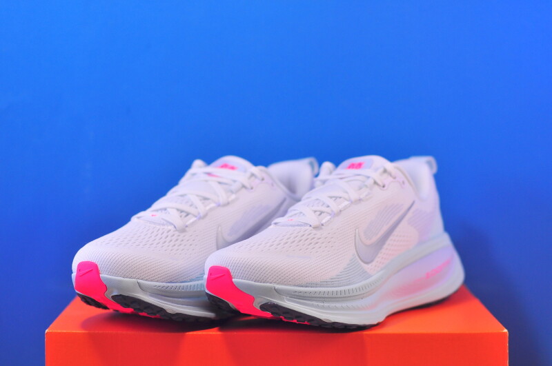 Кросівки Nike Air Zoom Vomero 18 IO7438-100 - Зображення 1