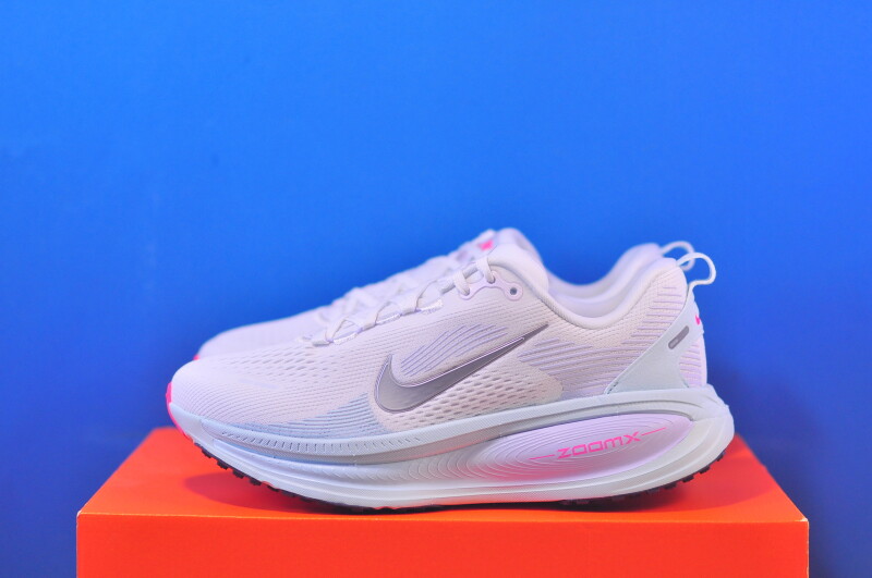 Кросівки Nike Air Zoom Vomero 18 IO7438-100