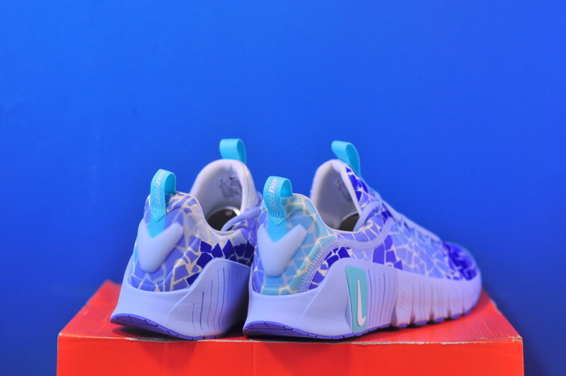 Кросівки Nike Free Metcon 6 AMP IB6902-400 - Зображення 2