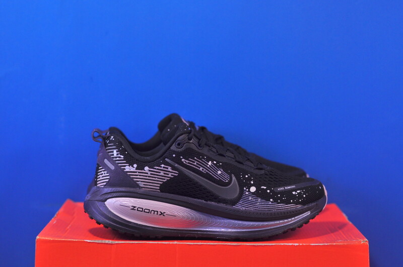 Кросівки Nike Vomero 18 HV1779-001 - Зображення 3