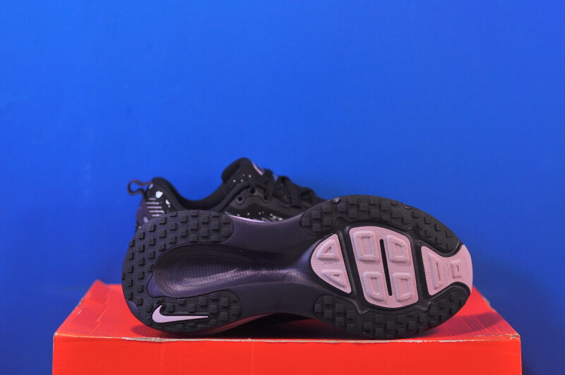 Кросівки Nike Vomero 18 HV1779-001 - Зображення 4