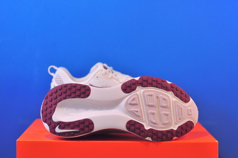 Кросівки Nike Vomero 18 Pale Ivory / Silt Red HM6804-108 - Зображення 4