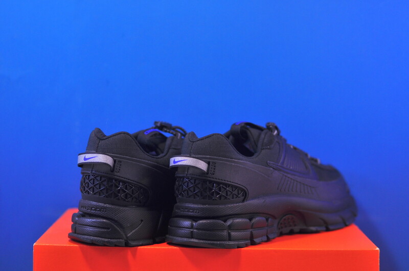 Кросівки Nike Zoom Vomero Roam Triple Black HQ2181-004 - Зображення 2