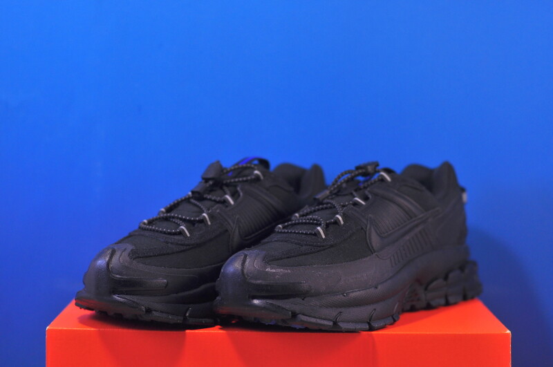 Кросівки Nike Zoom Vomero Roam Triple Black HQ2181-004 - Зображення 1