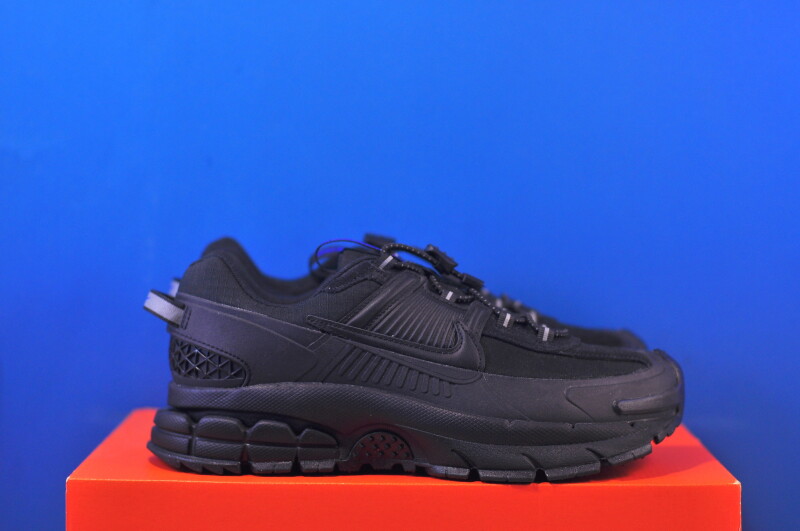 Кросівки Nike Zoom Vomero Roam Triple Black HQ2181-004 - Зображення 3