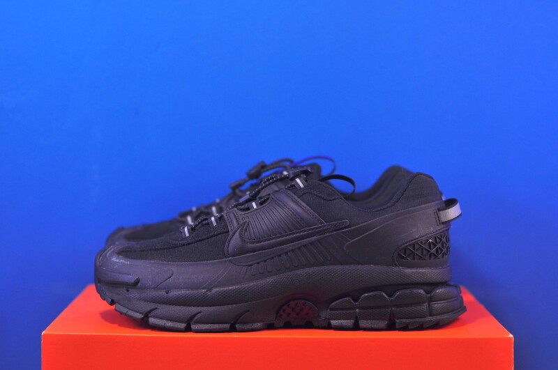 Кросівки Nike Zoom Vomero Roam Triple Black HQ2181-004