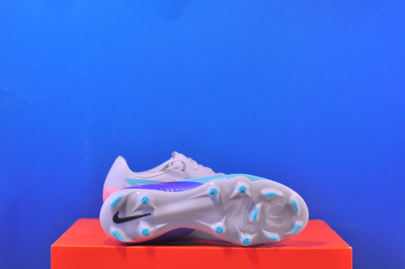 Бутси Nike Phantom 6 Low Academy FG/MG IQ4157-300 - Зображення 4