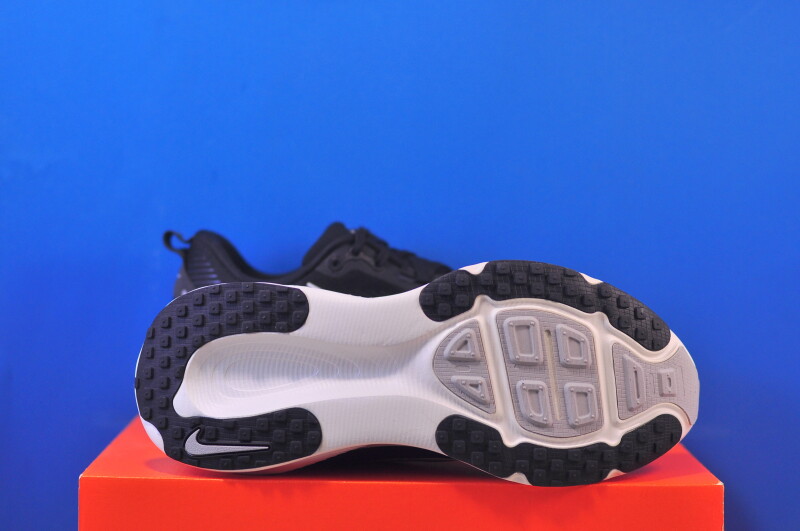 Кросівки Nike Vomero 18 HM6804-005 - Зображення 4