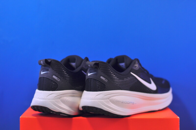 Кросівки Nike Vomero 18 HM6804-005 - Зображення 2