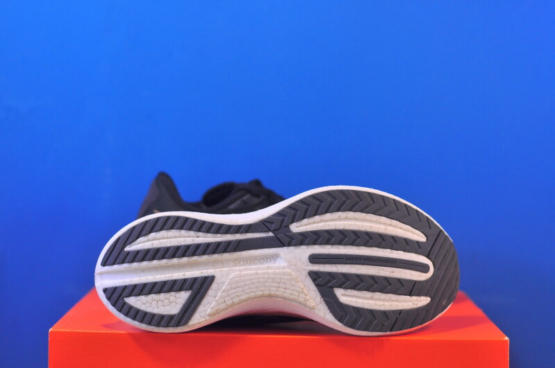 Кросівки Saucony Endorphin Speed 3 Black S10756-10 - Зображення 4