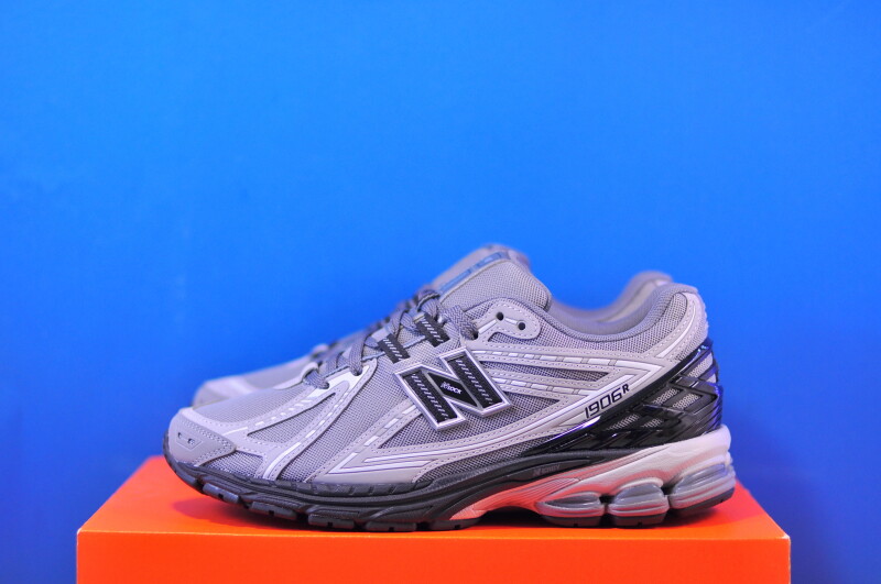 Кросівки New Balance 1906R M1906RLG