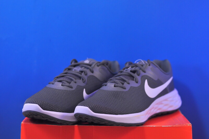 Кросівки Nike Revolution 6 NN DC3728-004 - Зображення 1