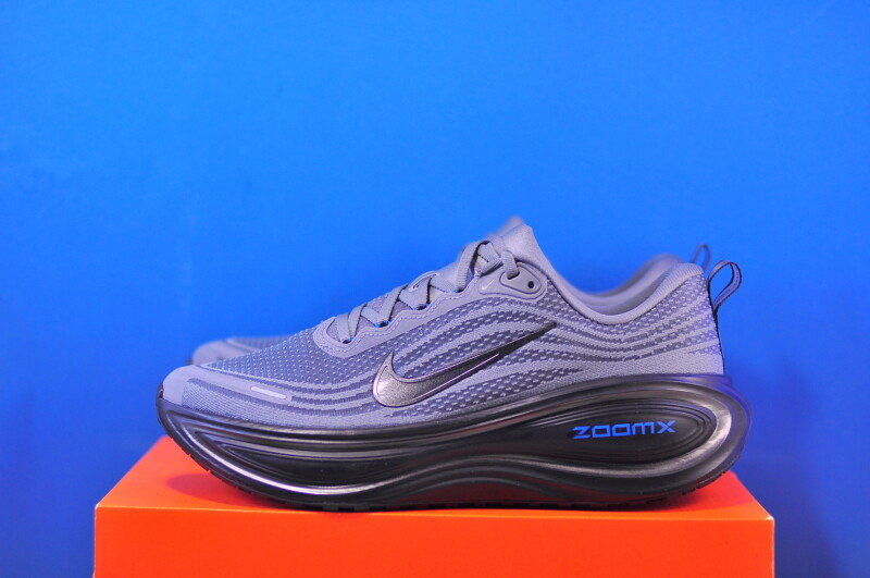 Кросівки Nike Vomero Plus HV8150-011