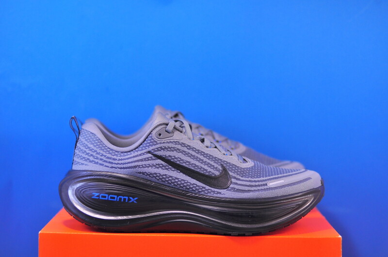 Кросівки Nike Vomero Plus HV8150-011 - Зображення 3