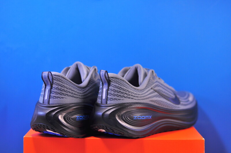 Кросівки Nike Vomero Plus HV8150-011 - Зображення 2