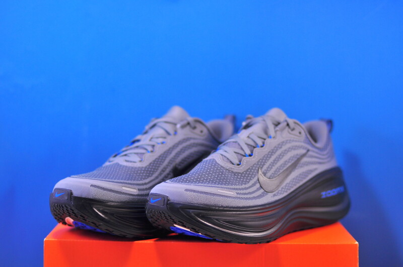 Кросівки Nike Vomero Plus HV8150-011 - Зображення 1