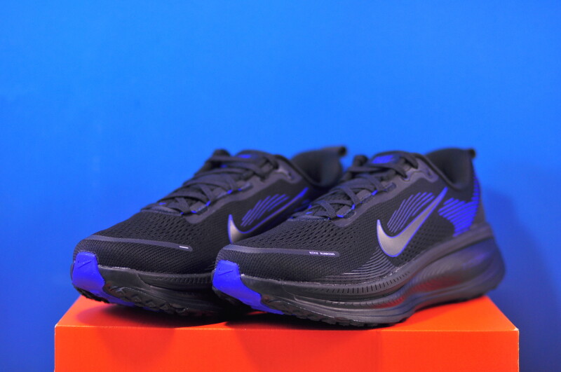 Кросівки Nike Vomero 18 Black HM6803-013 - Зображення 1