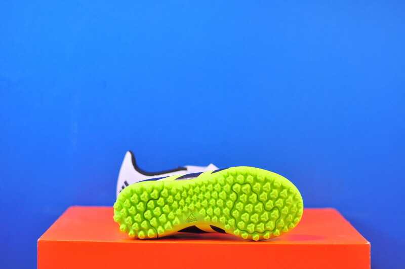 Сороконіжки Adidas Predator Club JH8871 - Зображення 4