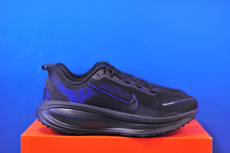 Кросівки Nike Vomero 18 Black HM6803-013 - Зображення 3